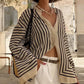 Blusa informal de rayas con cuello redondo y botones en la parte delantera