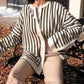 Blusa informal de rayas con cuello redondo y botones en la parte delantera