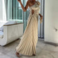 Robe plissée asymétrique avec décolleté incliné