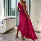 Robe plissée asymétrique avec décolleté incliné