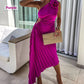 Robe plissée asymétrique avec décolleté incliné